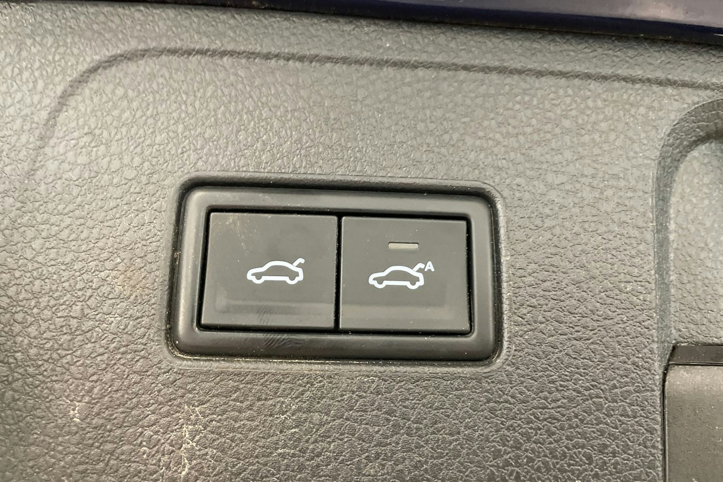 sininen Volkswagen Passat 2018 kuva 31.