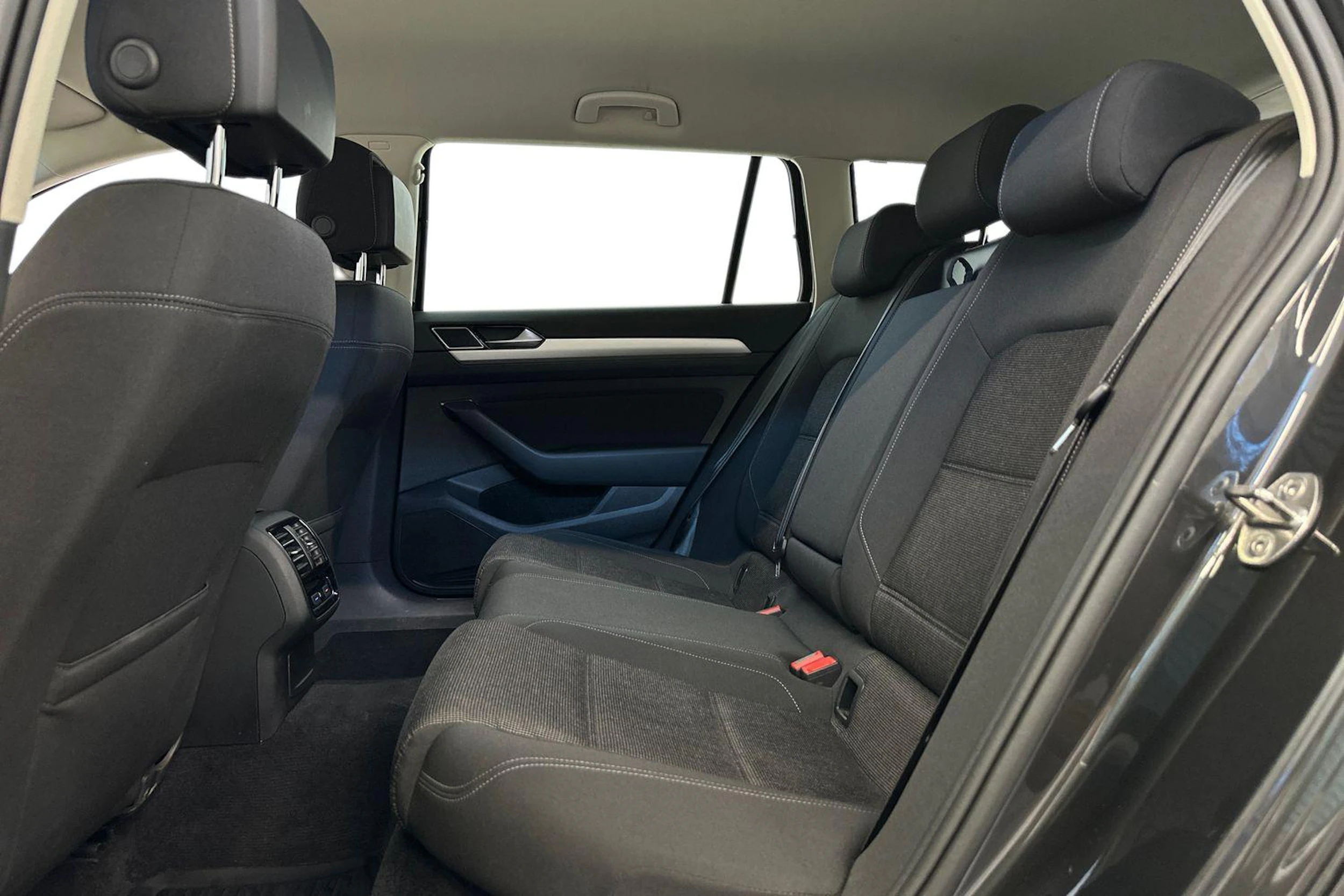 met. harmaa Volkswagen Passat 2018 kuva 8.