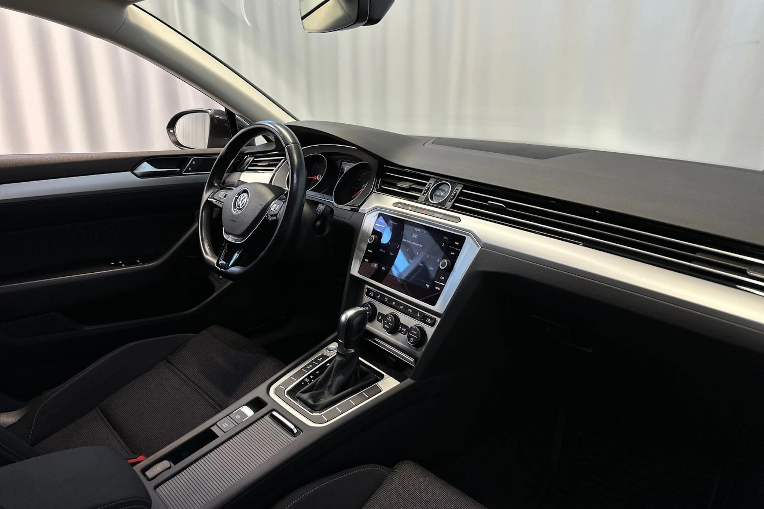 met. harmaa Volkswagen Passat 2018 kuva 12.