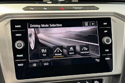 met. harmaa Volkswagen Passat 2018 kuva 24.