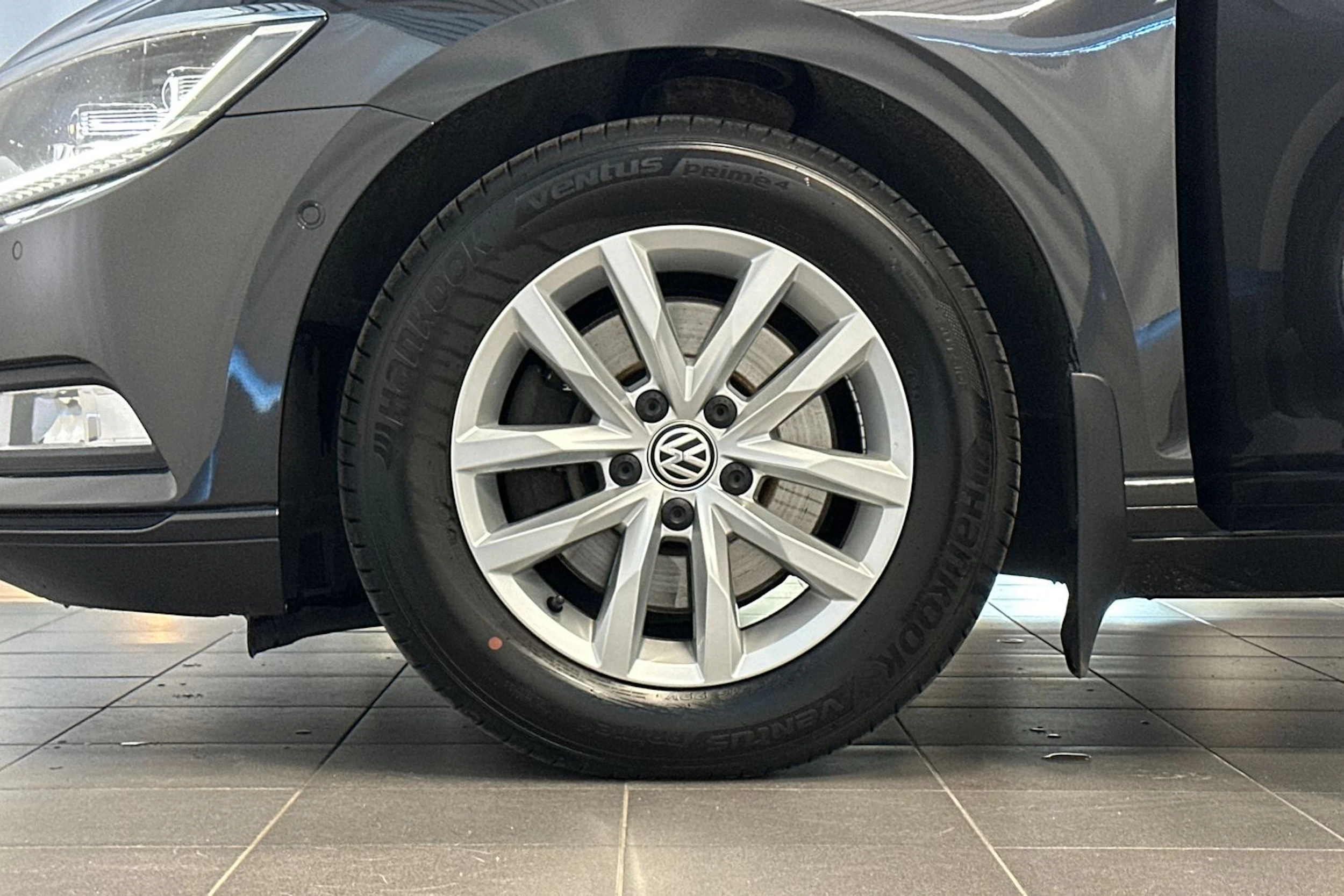 met. harmaa Volkswagen Passat 2018 kuva 27.