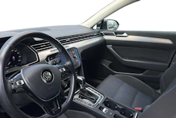 musta Volkswagen Passat 2018 kuva 3.