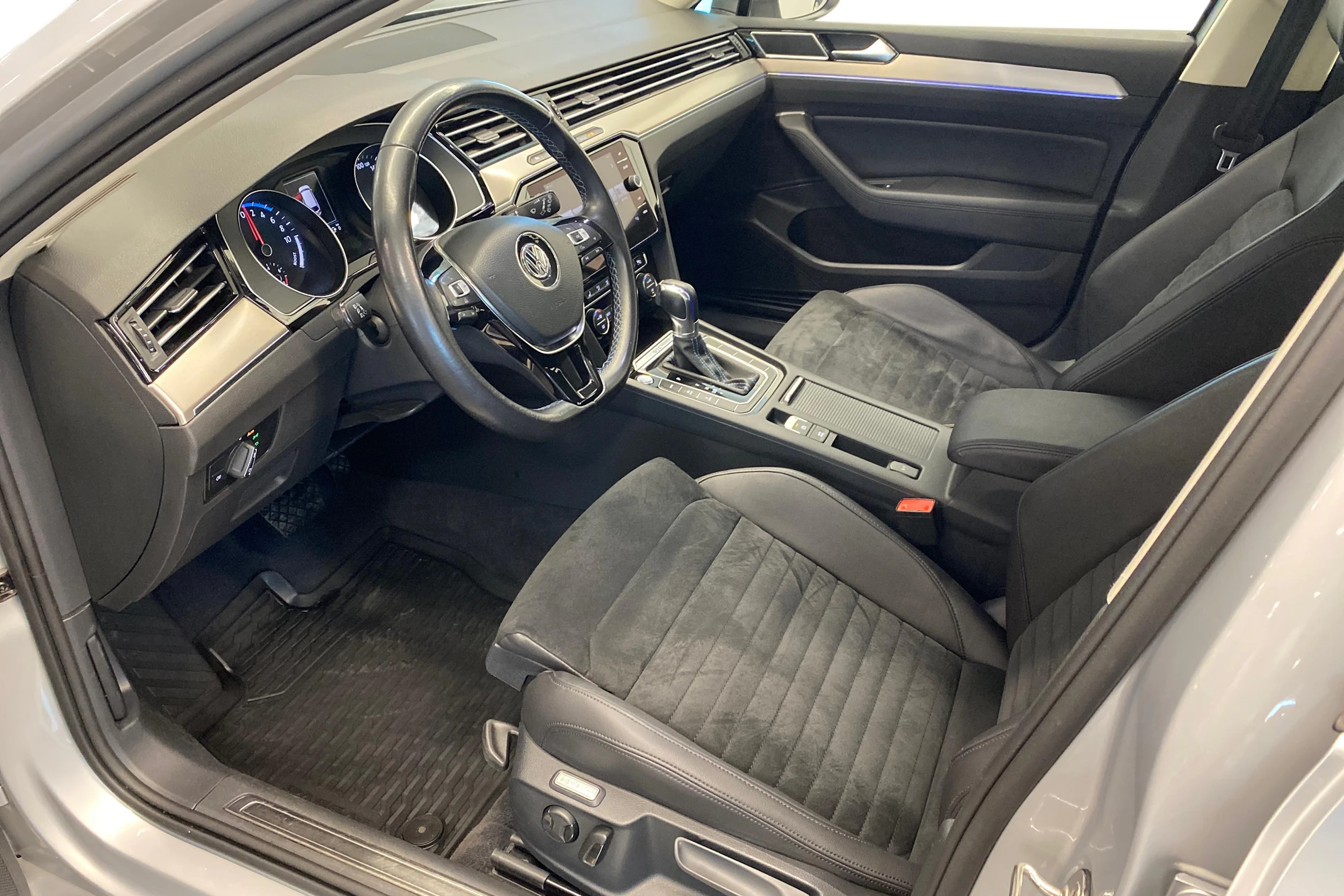 hopea Volkswagen Passat 2018 kuva 6.