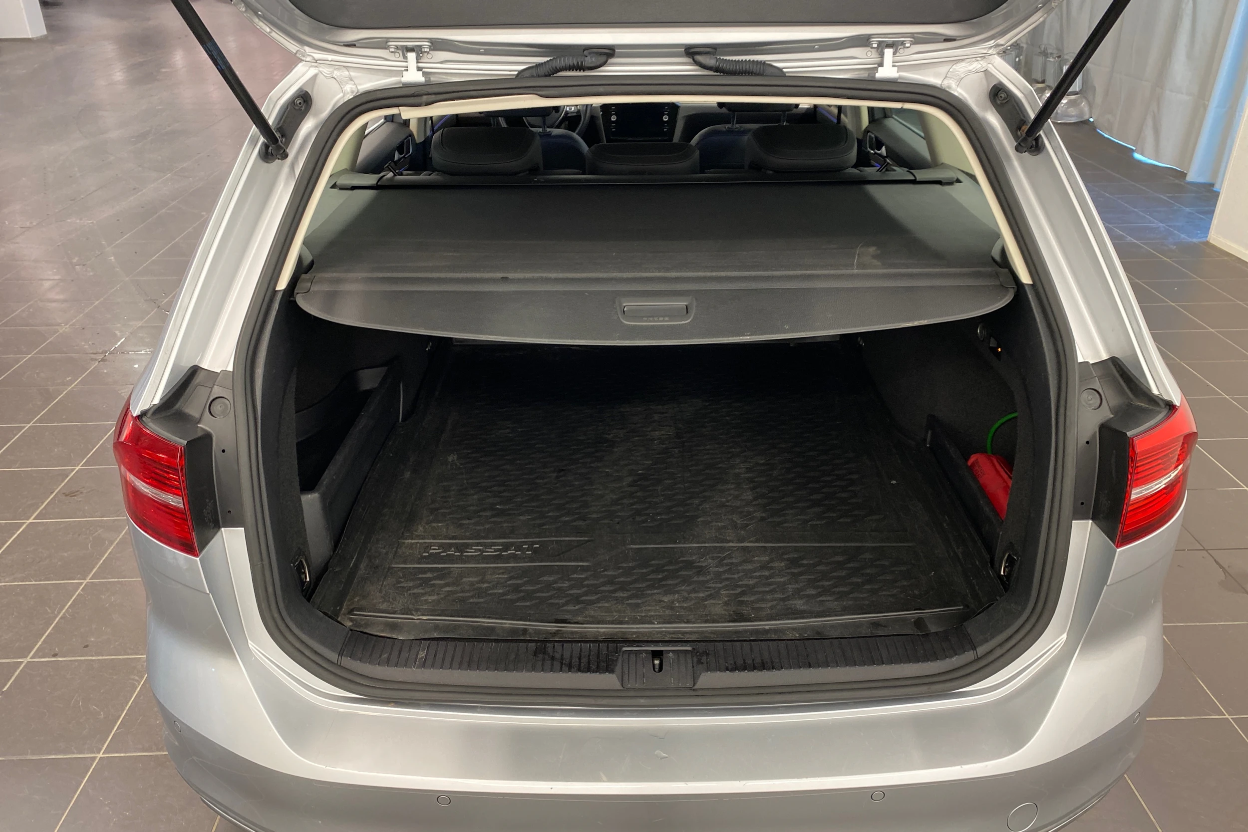 hopea Volkswagen Passat 2018 kuva 18.