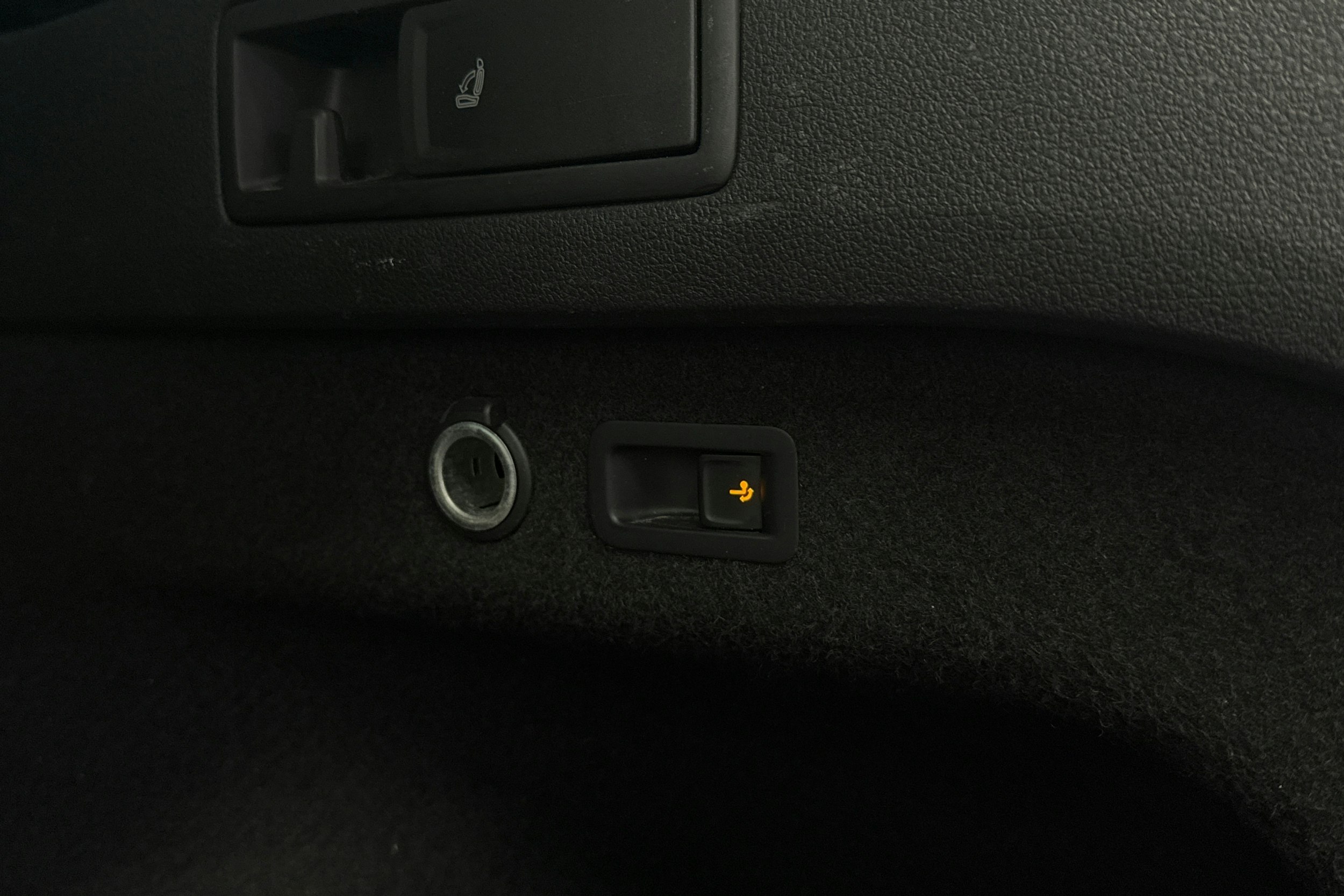 musta Volkswagen Passat 2018 kuva 25.