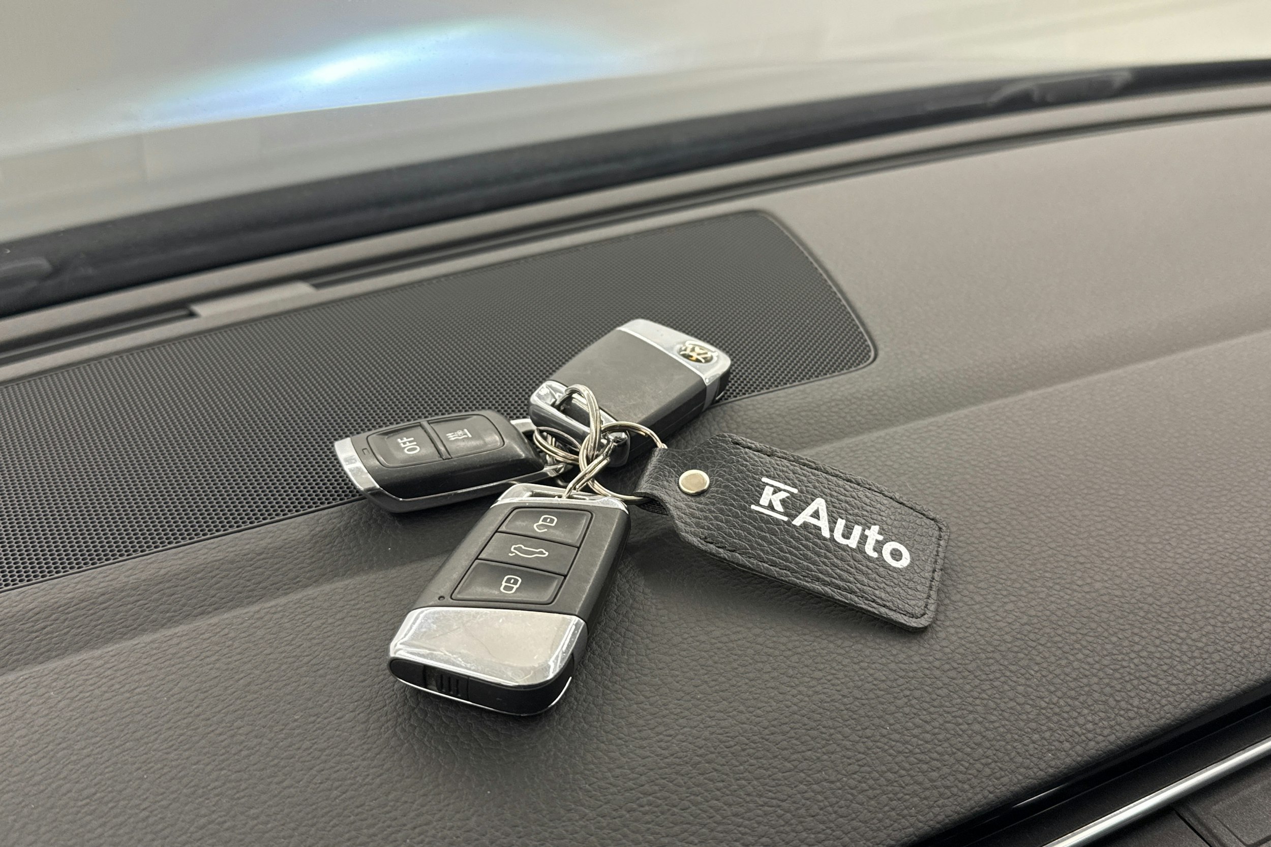 musta Volkswagen Passat 2018 kuva 26.