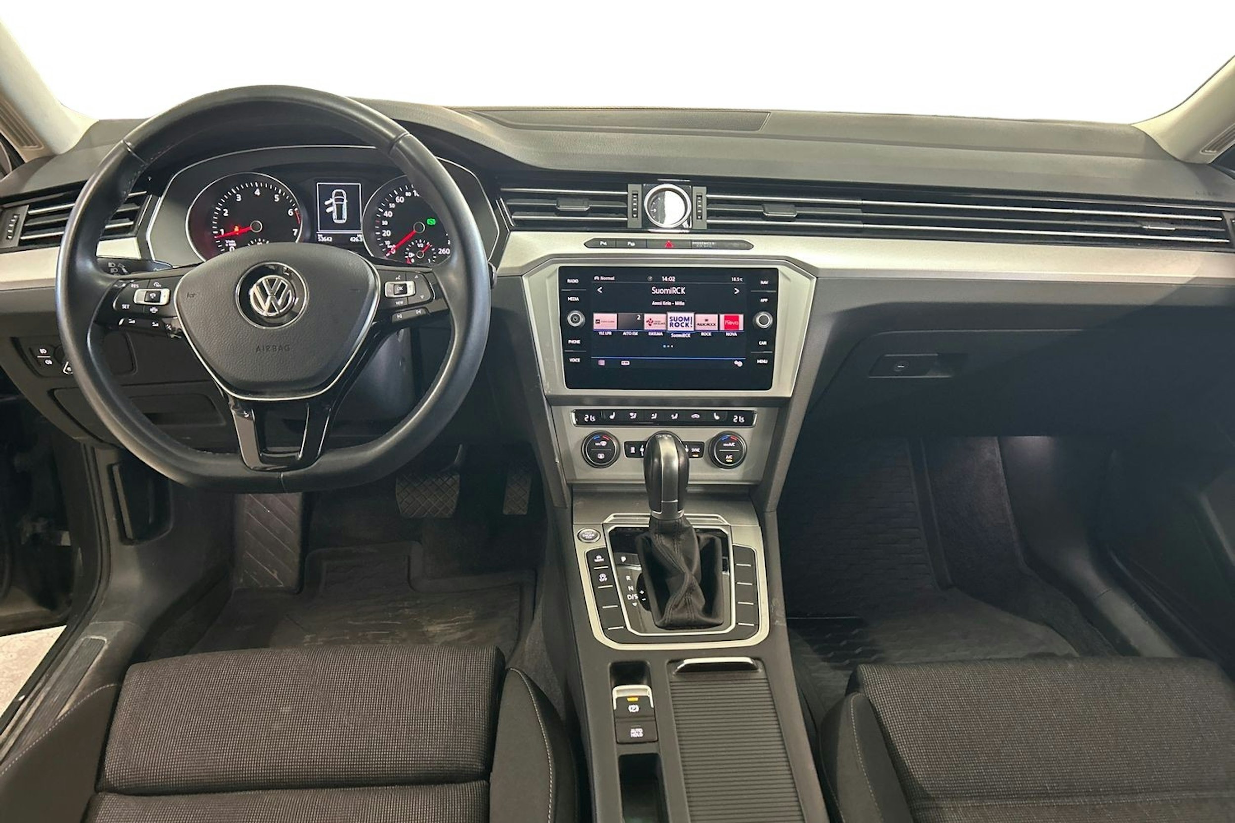 Harmaa Volkswagen PASSAT 2019 kuva 9.