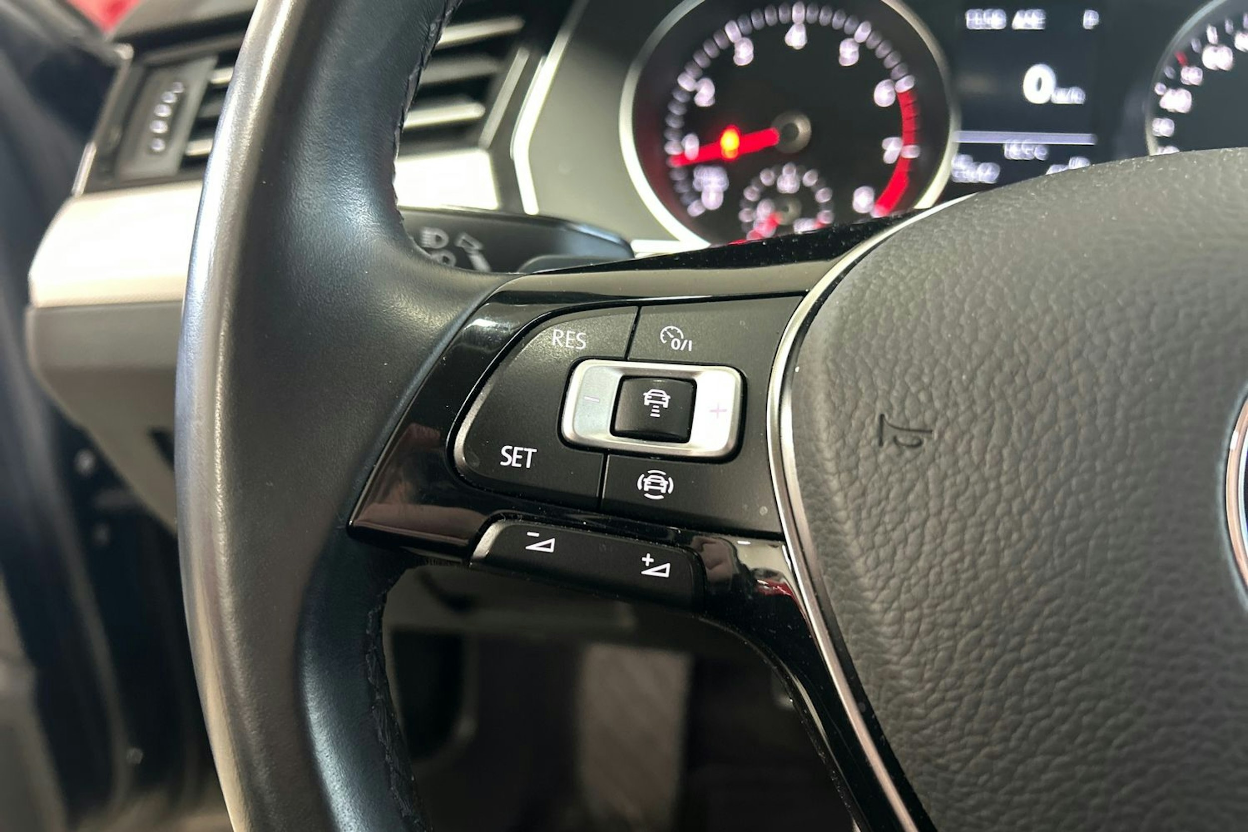 Harmaa Volkswagen PASSAT 2019 kuva 14.