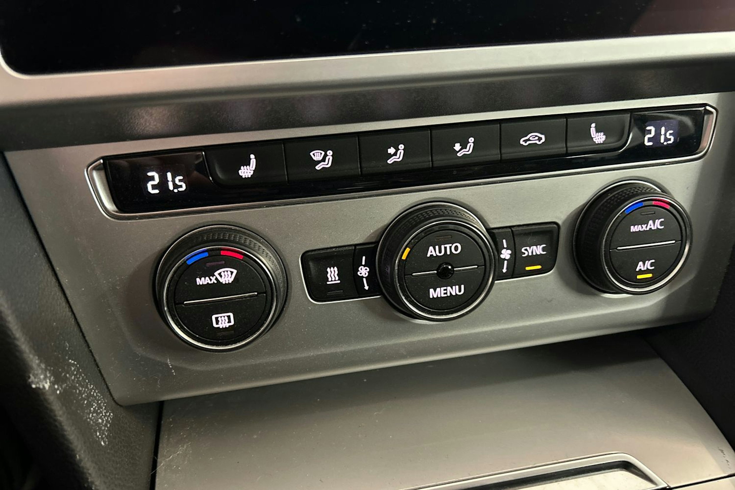 Harmaa Volkswagen PASSAT 2019 kuva 17.