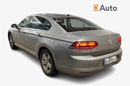 sininen Volkswagen Passat 2019 kuva 2.