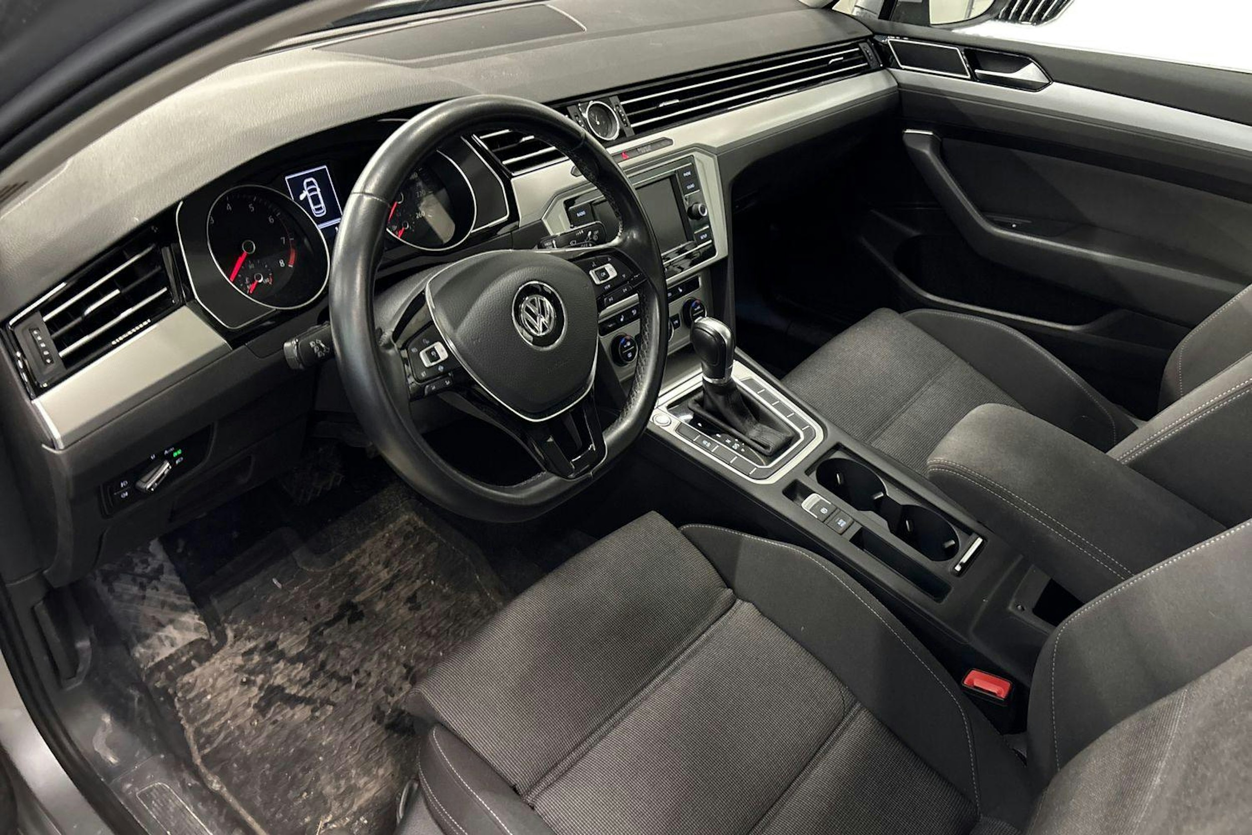 sininen Volkswagen Passat 2019 kuva 3.