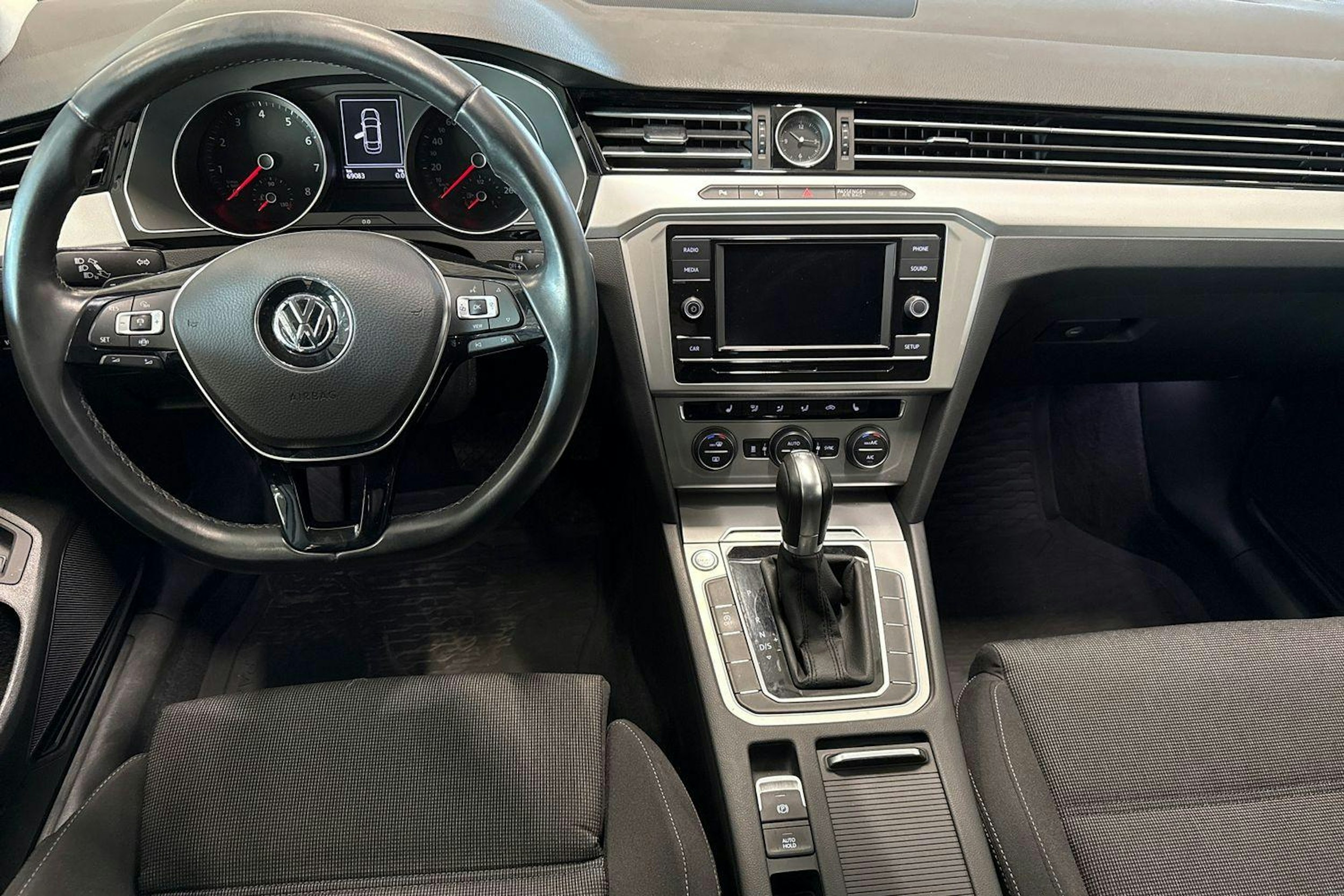 hopea Volkswagen Passat 2019 kuva 9.