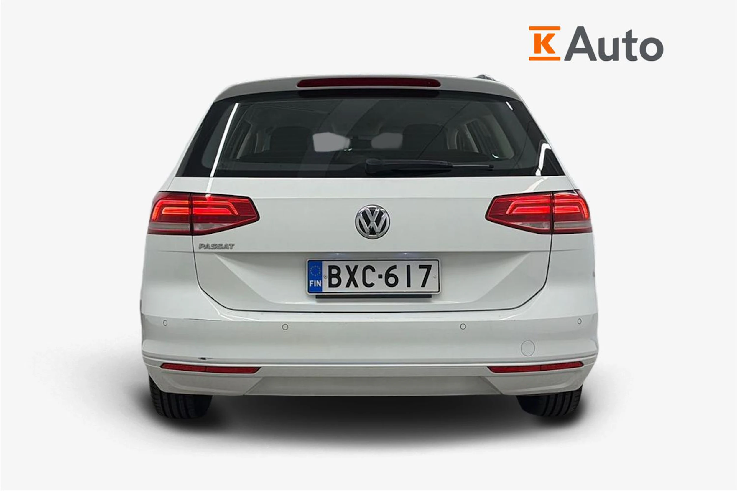 valkoinen Volkswagen Passat 2019 kuva 3.