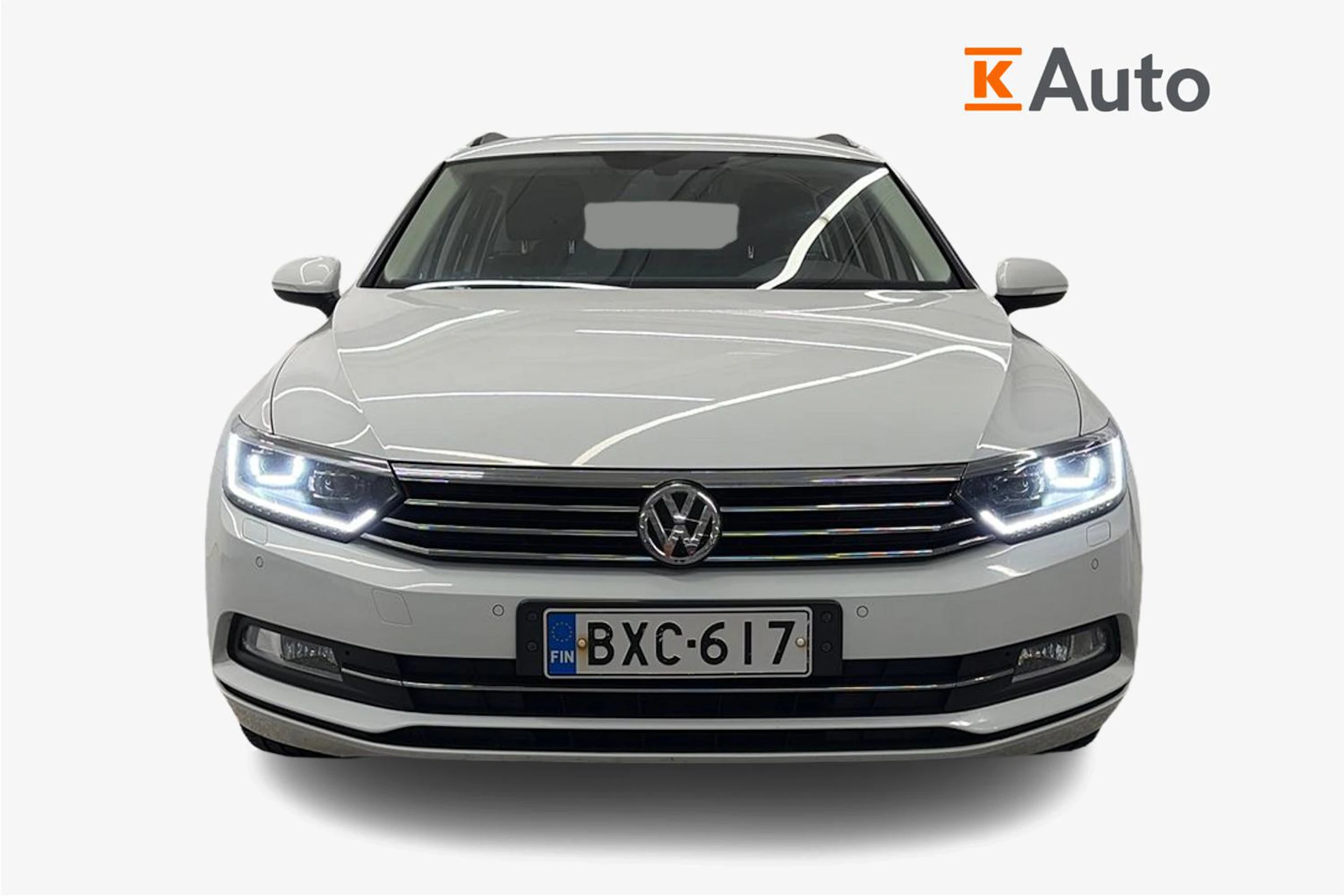 valkoinen Volkswagen Passat 2019 kuva 4.