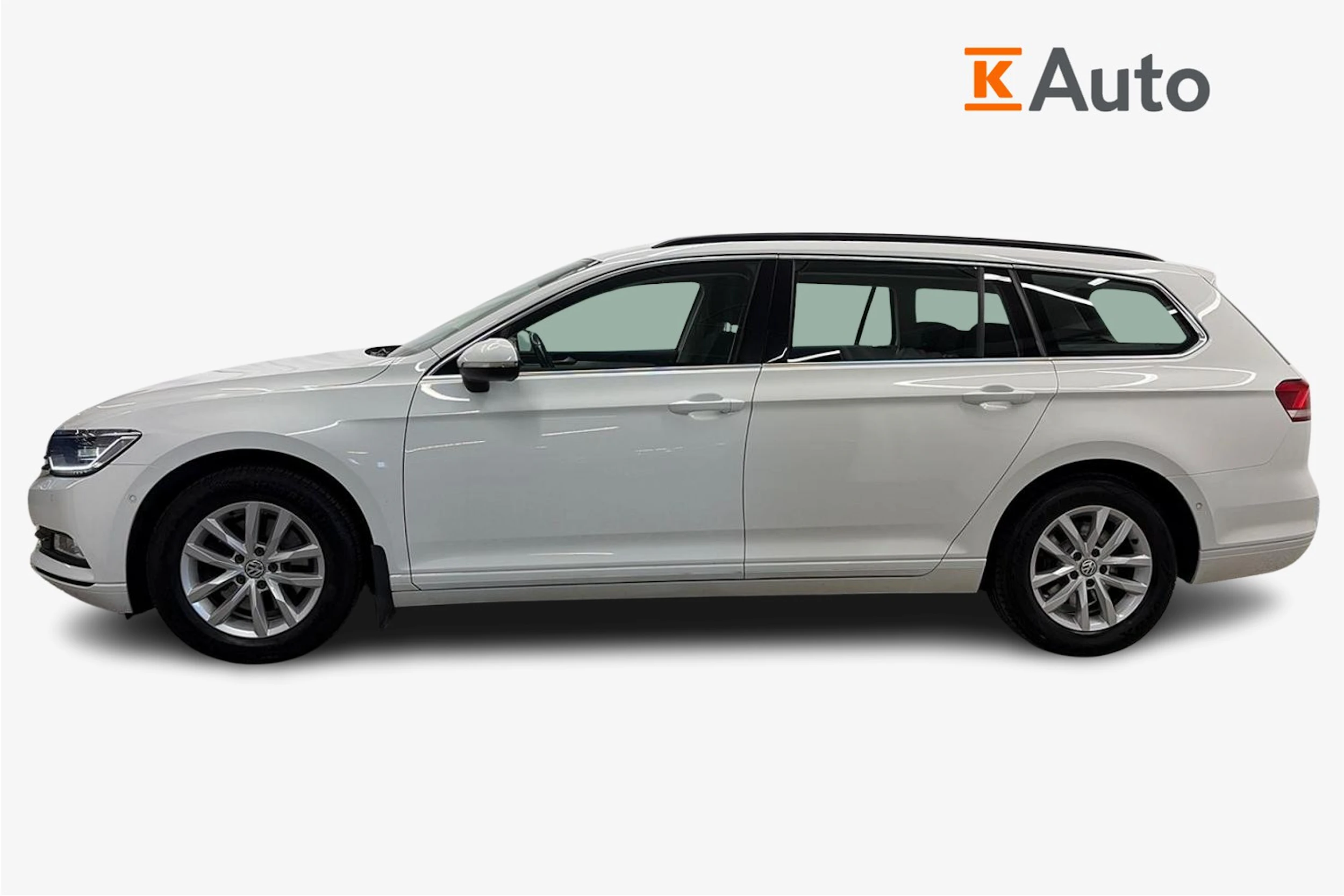 valkoinen Volkswagen Passat 2019 kuva 5.