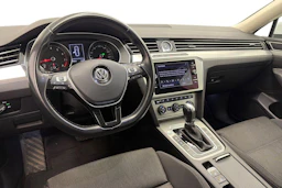 valkoinen Volkswagen Passat 2019 kuva 6.