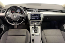valkoinen Volkswagen Passat 2019 kuva 7.