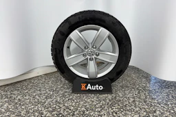valkoinen Volkswagen Passat 2019 kuva 11.