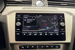 valkoinen Volkswagen Passat 2019 kuva 19.