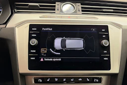 valkoinen Volkswagen Passat 2019 kuva 20.