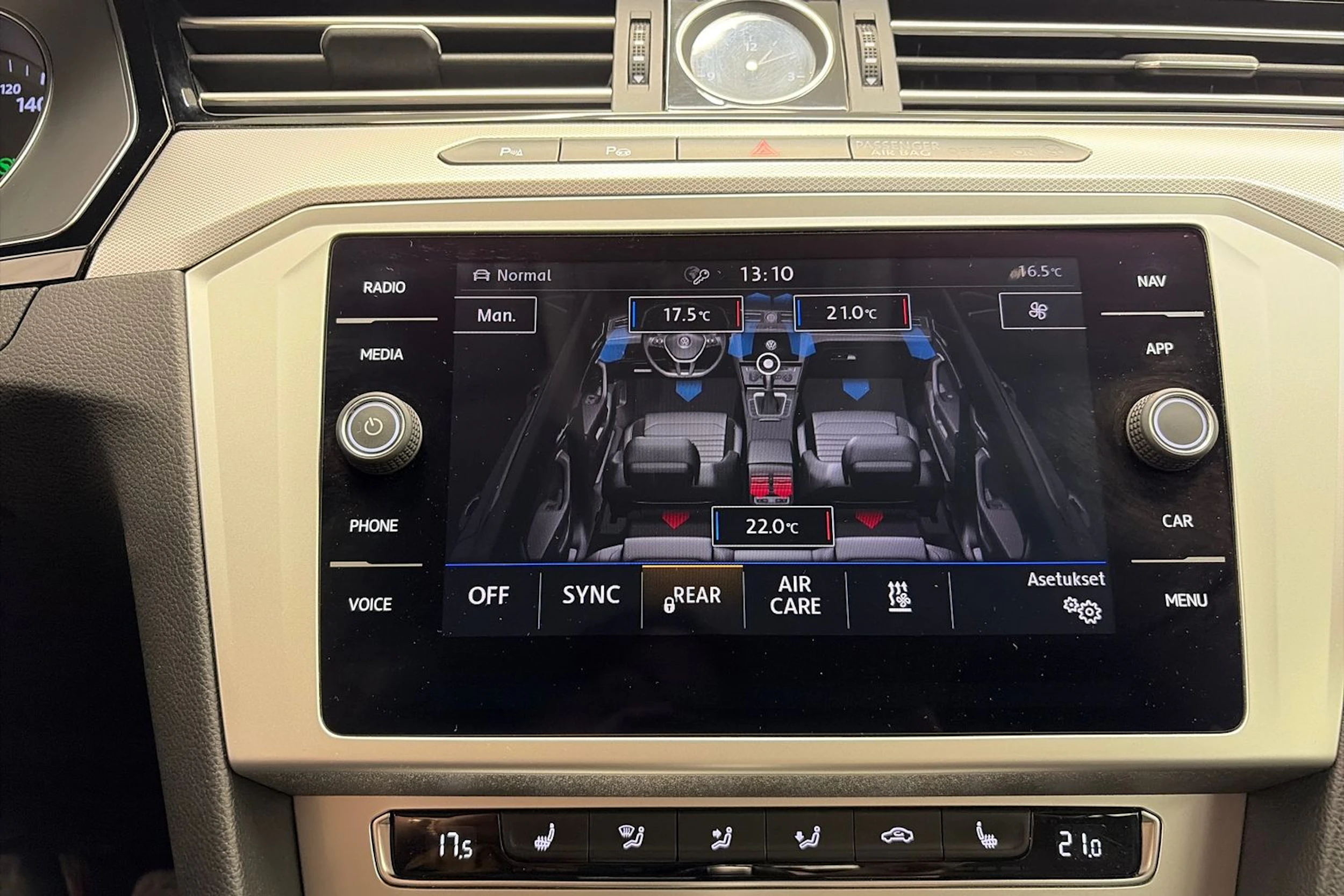 valkoinen Volkswagen Passat 2019 kuva 23.
