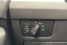 valkoinen Volkswagen Passat 2019 kuva 27.