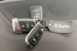 valkoinen Volkswagen Passat 2019 kuva 29.