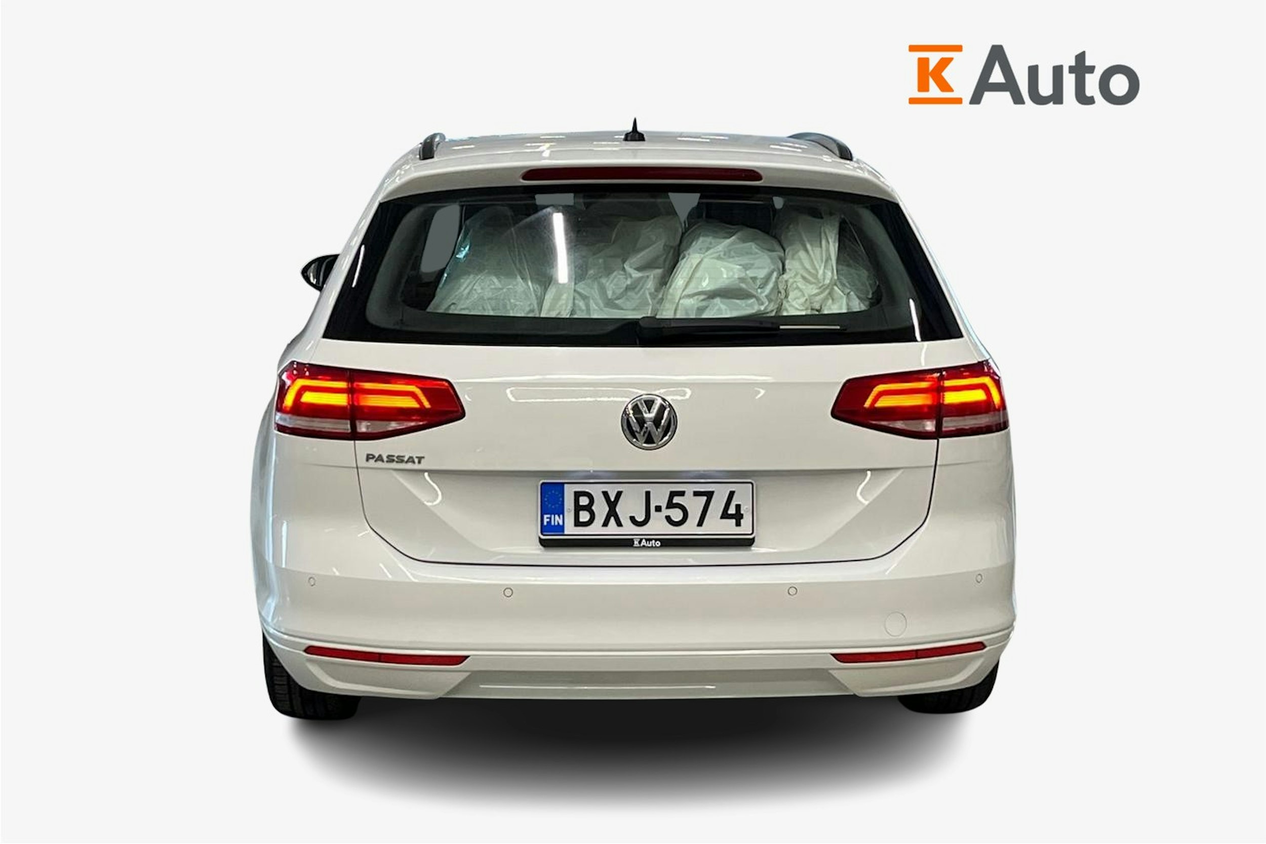 valkoinen Volkswagen Passat 2019 kuva 3.
