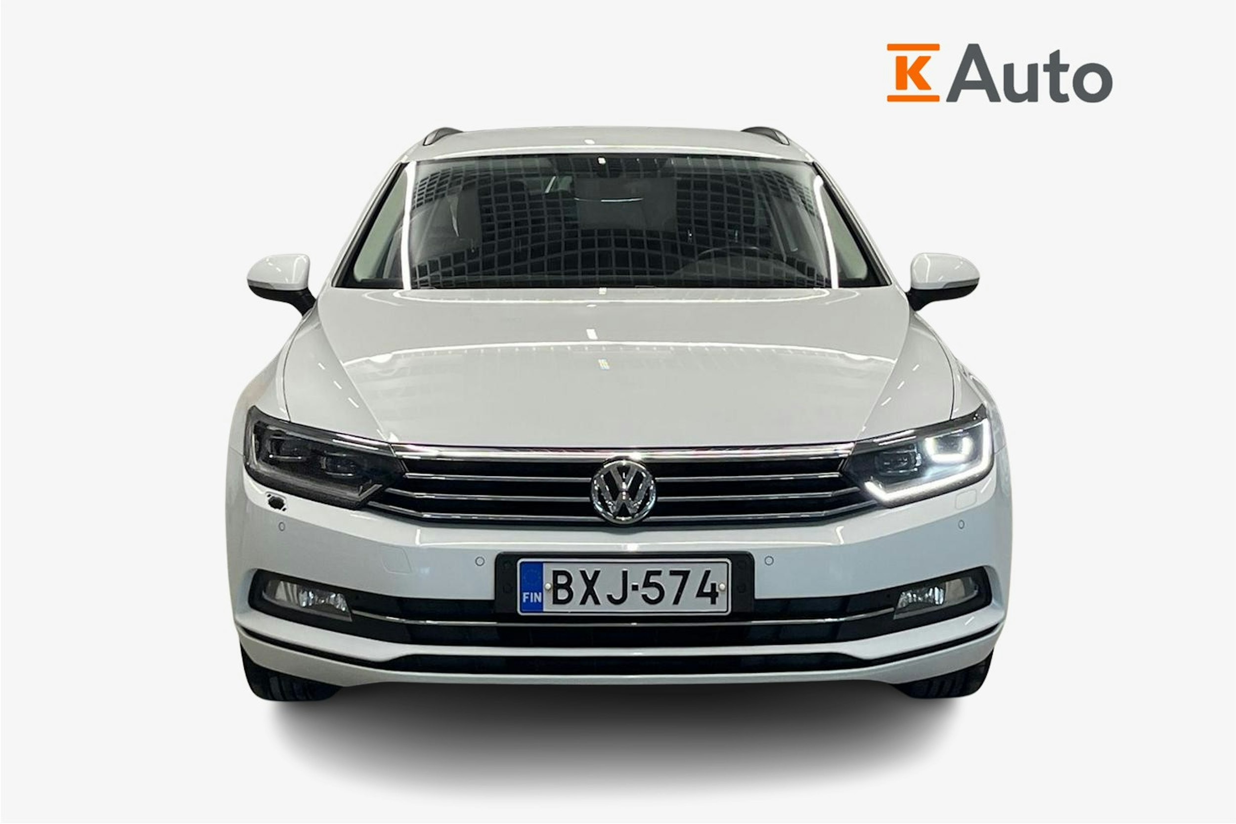 valkoinen Volkswagen Passat 2019 kuva 5.