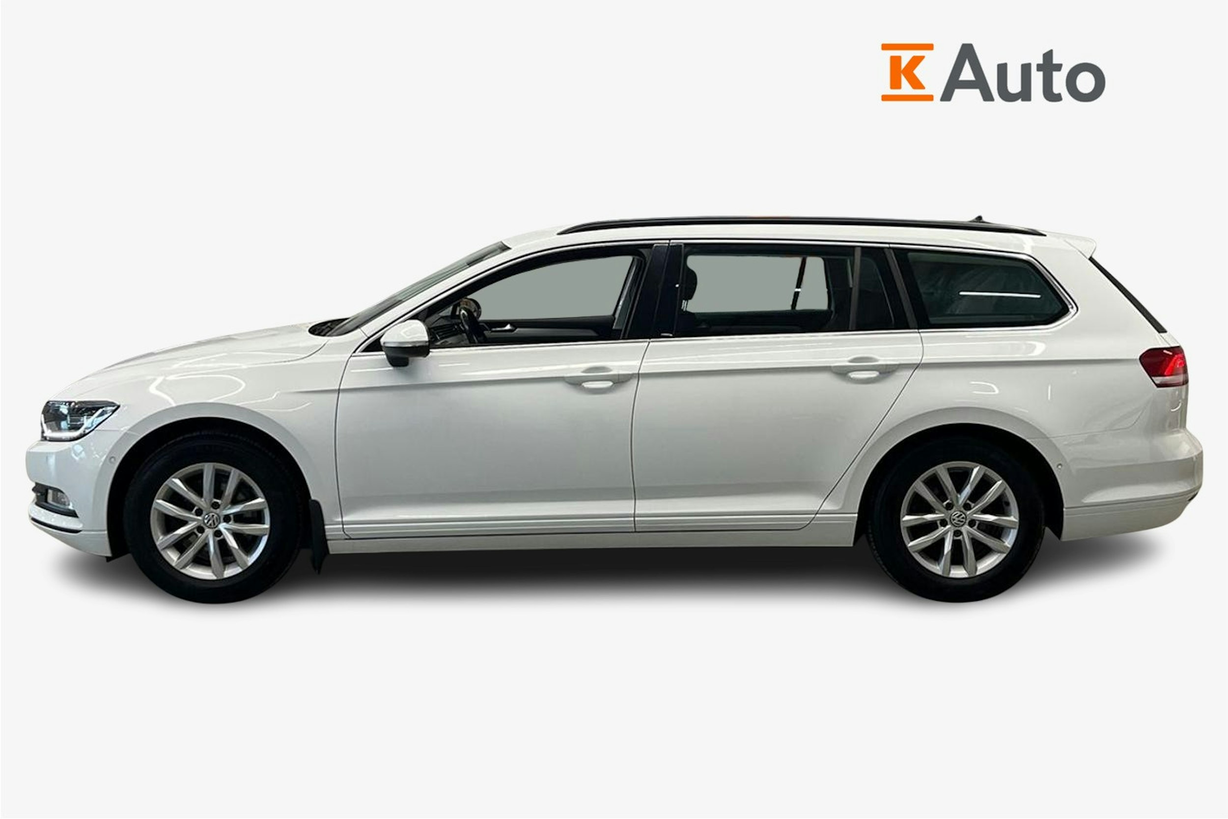 valkoinen Volkswagen Passat 2019 kuva 6.