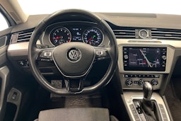 valkoinen Volkswagen Passat 2019 kuva 9.