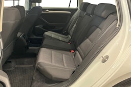 valkoinen Volkswagen Passat 2019 kuva 10.
