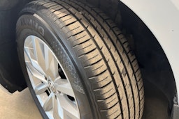valkoinen Volkswagen Passat 2019 kuva 13.