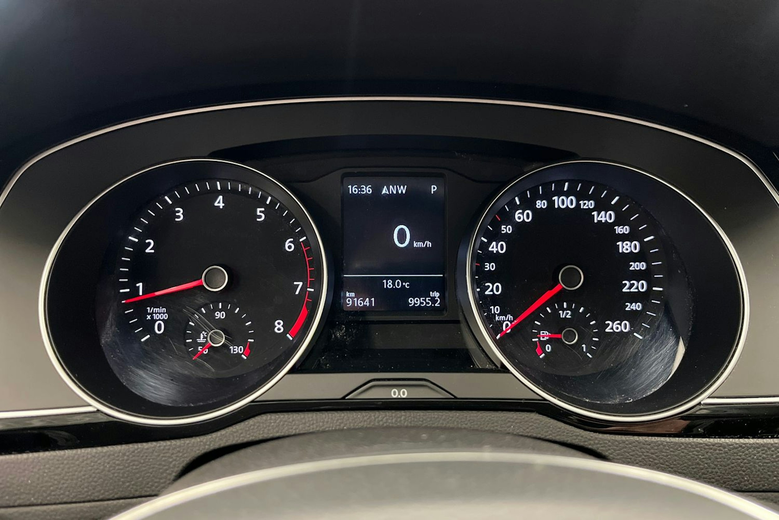valkoinen Volkswagen Passat 2019 kuva 18.