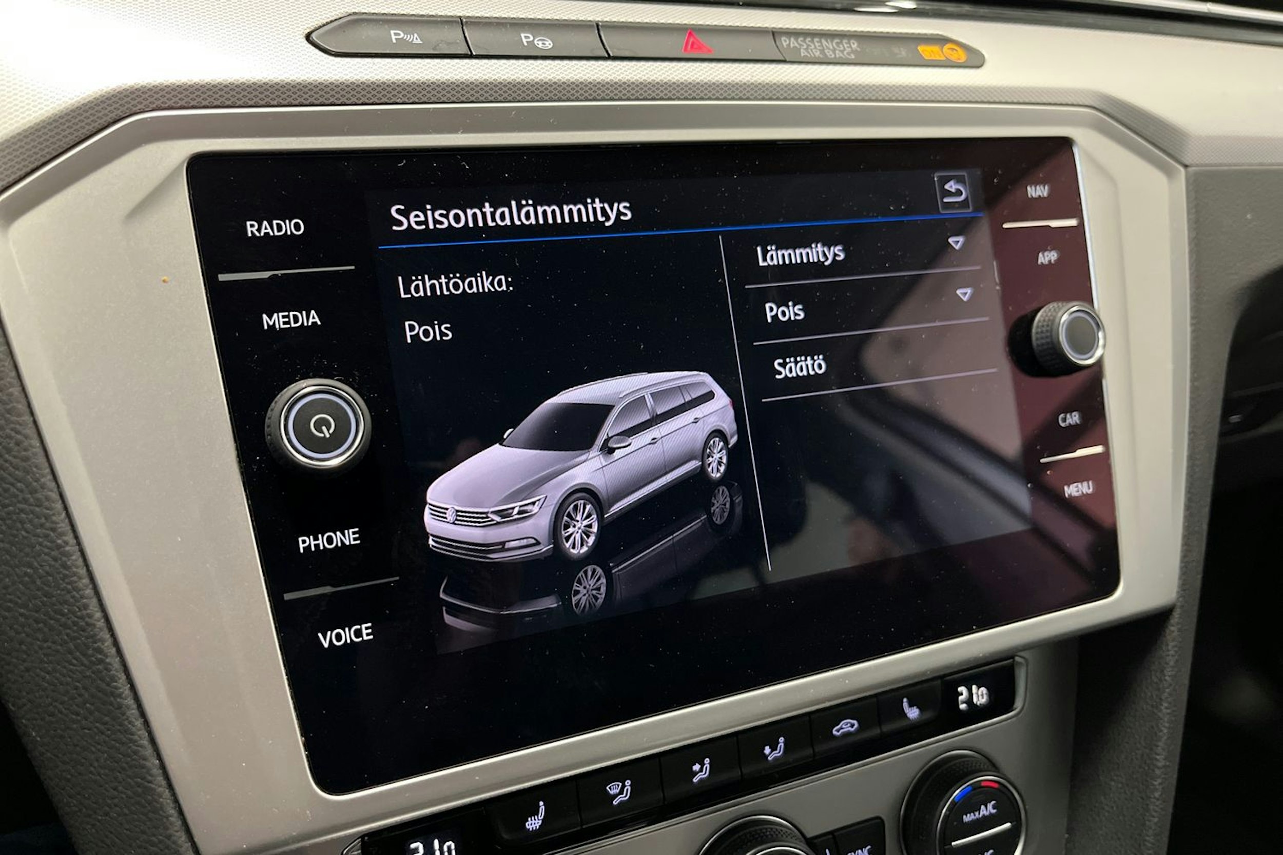 valkoinen Volkswagen Passat 2019 kuva 23.
