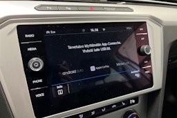 valkoinen Volkswagen Passat 2019 kuva 25.