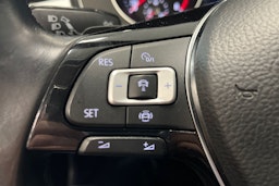 valkoinen Volkswagen Passat 2019 kuva 27.