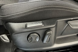 valkoinen Volkswagen Passat 2019 kuva 29.