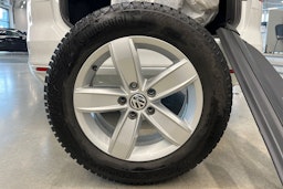 valkoinen Volkswagen Passat 2019 kuva 31.