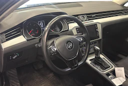 harmaa Volkswagen Passat 2019 kuva 3.