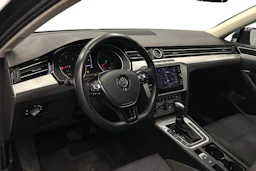 harmaa Volkswagen Passat 2019 kuva 6.