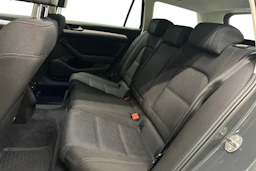 harmaa Volkswagen Passat 2019 kuva 8.