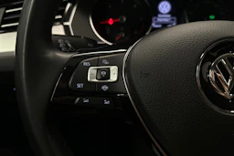 harmaa Volkswagen Passat 2019 kuva 11.