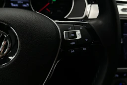 harmaa Volkswagen Passat 2019 kuva 12.