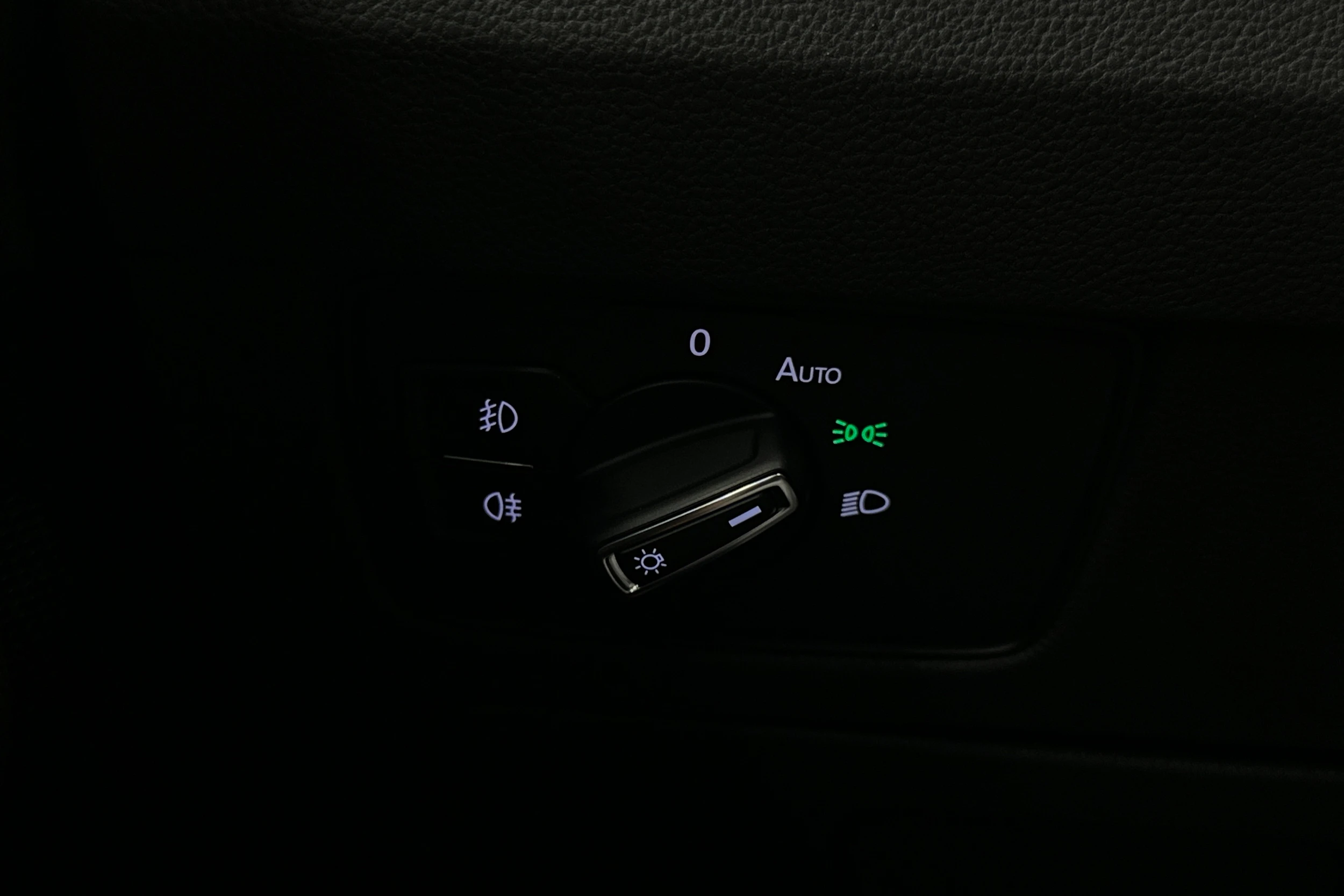 harmaa Volkswagen Passat 2019 kuva 14.