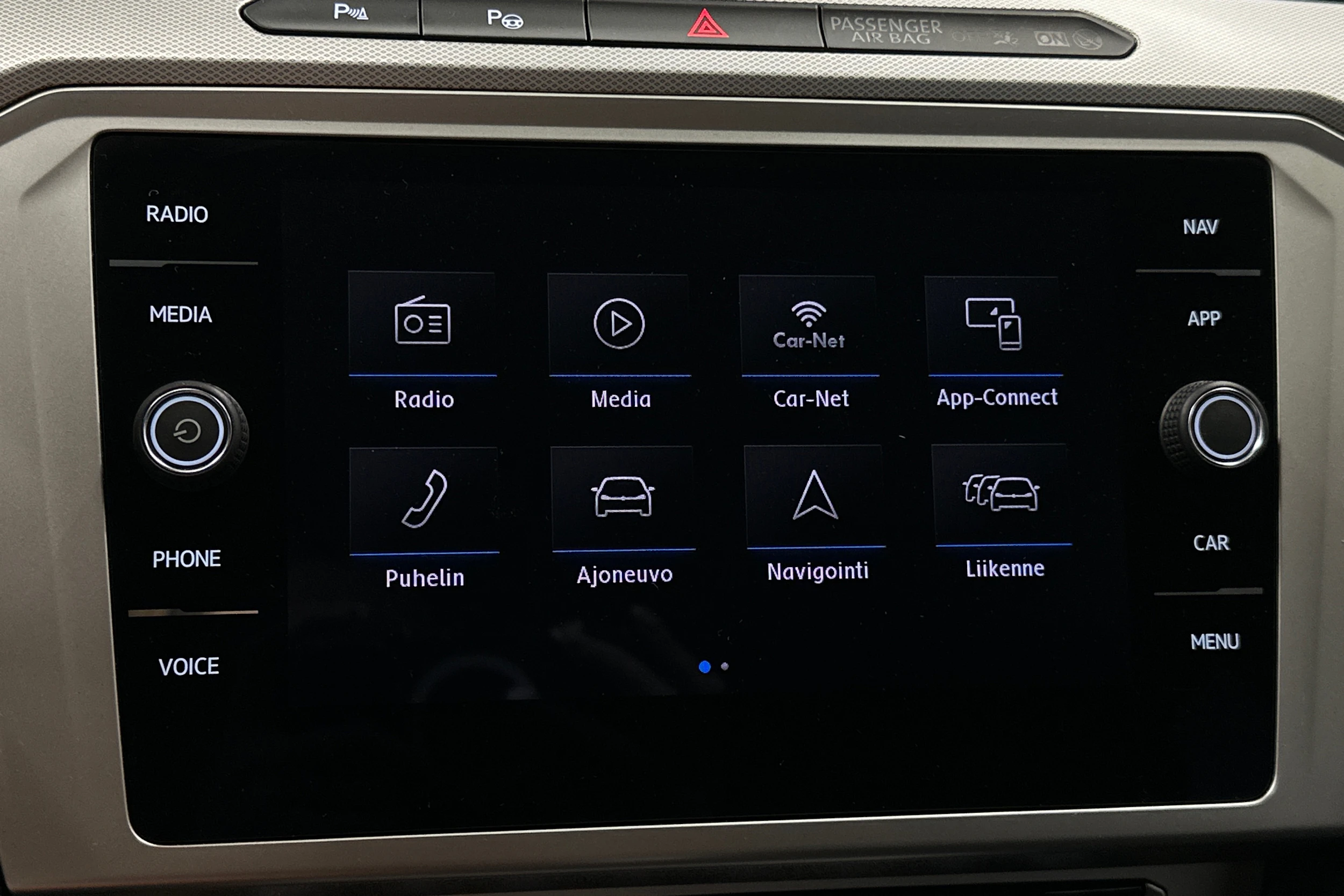 harmaa Volkswagen Passat 2019 kuva 16.