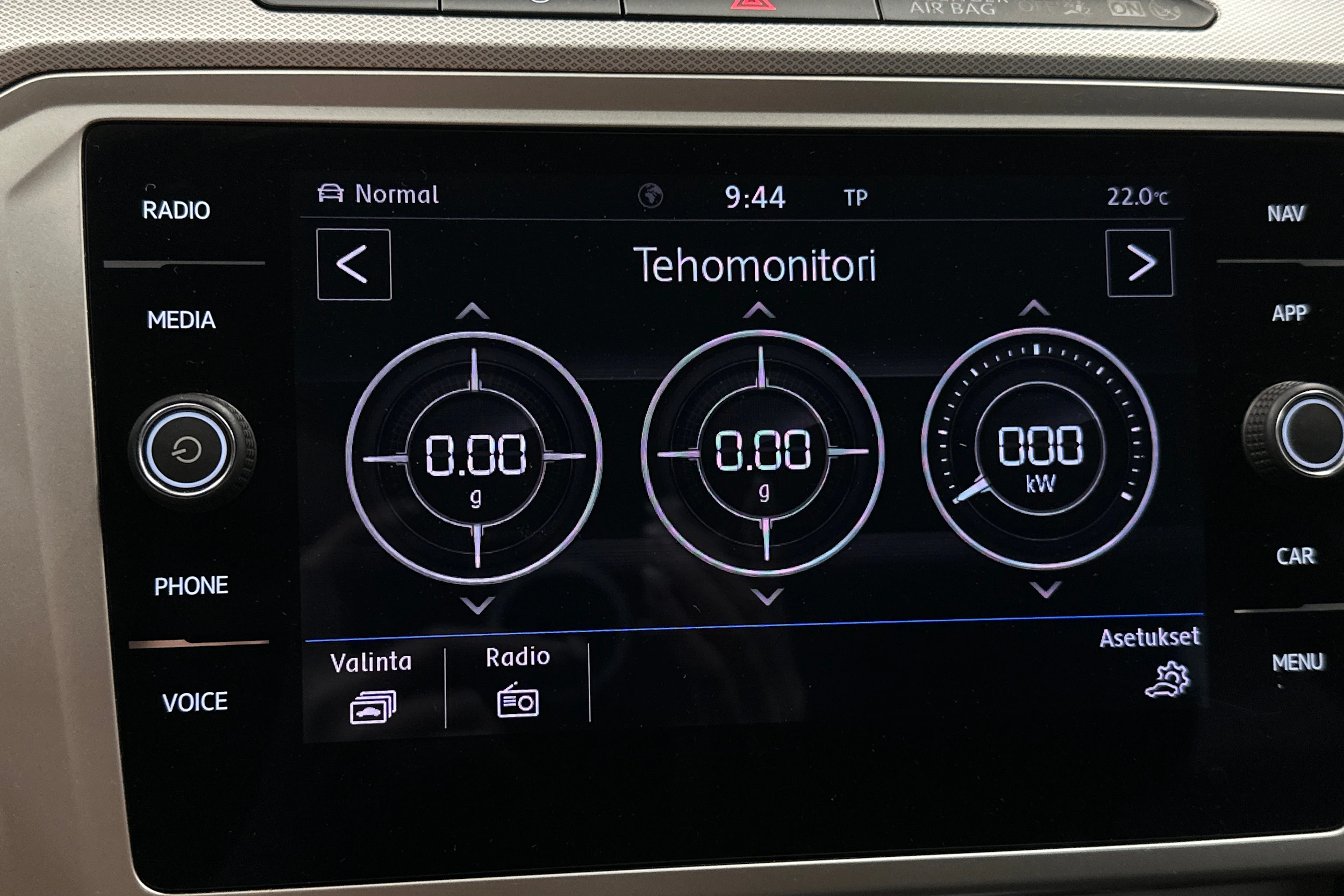 harmaa Volkswagen Passat 2019 kuva 22.