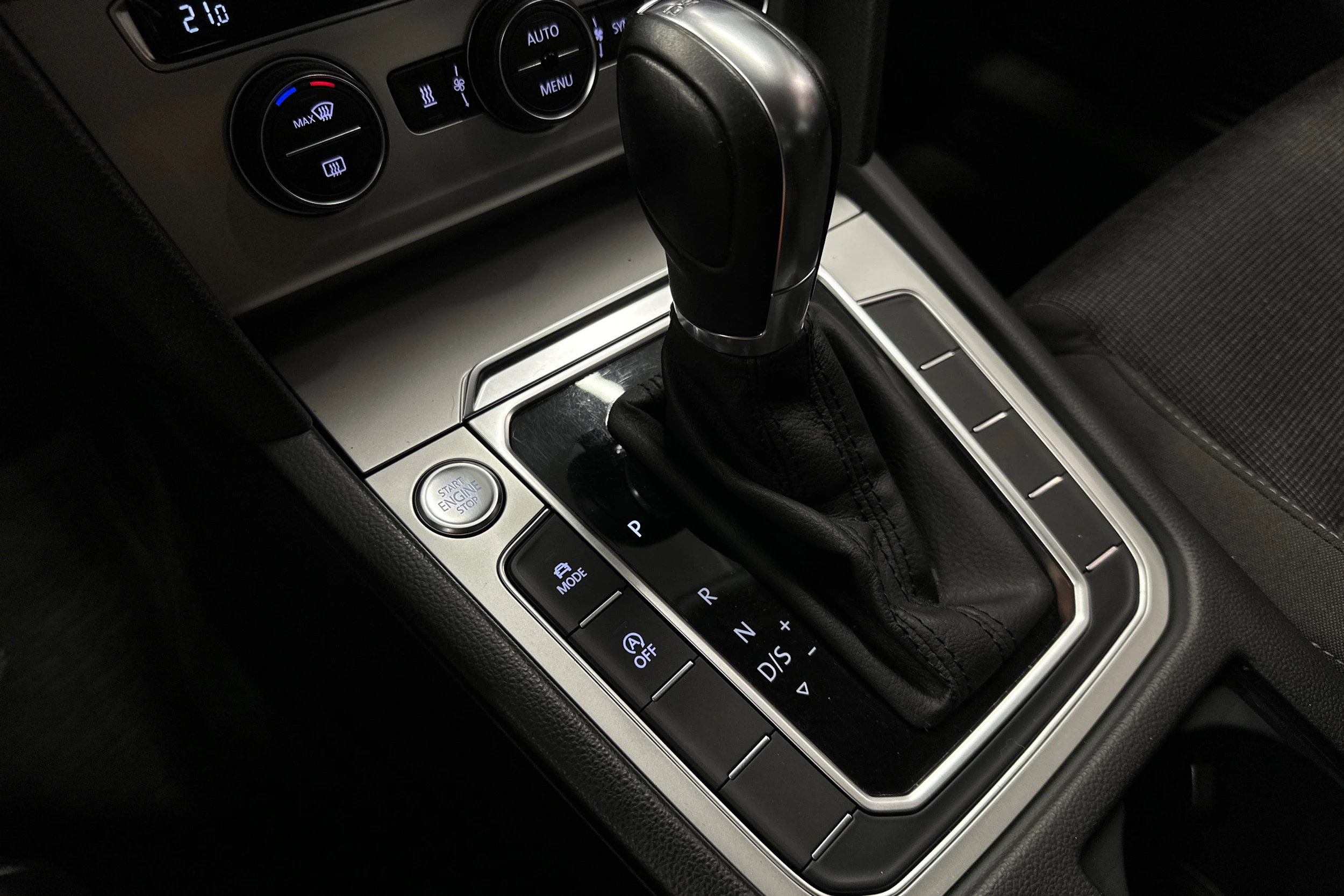 harmaa Volkswagen Passat 2019 kuva 27.