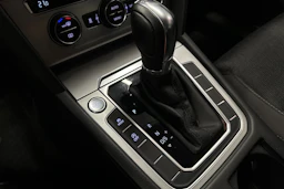 harmaa Volkswagen Passat 2019 kuva 27.