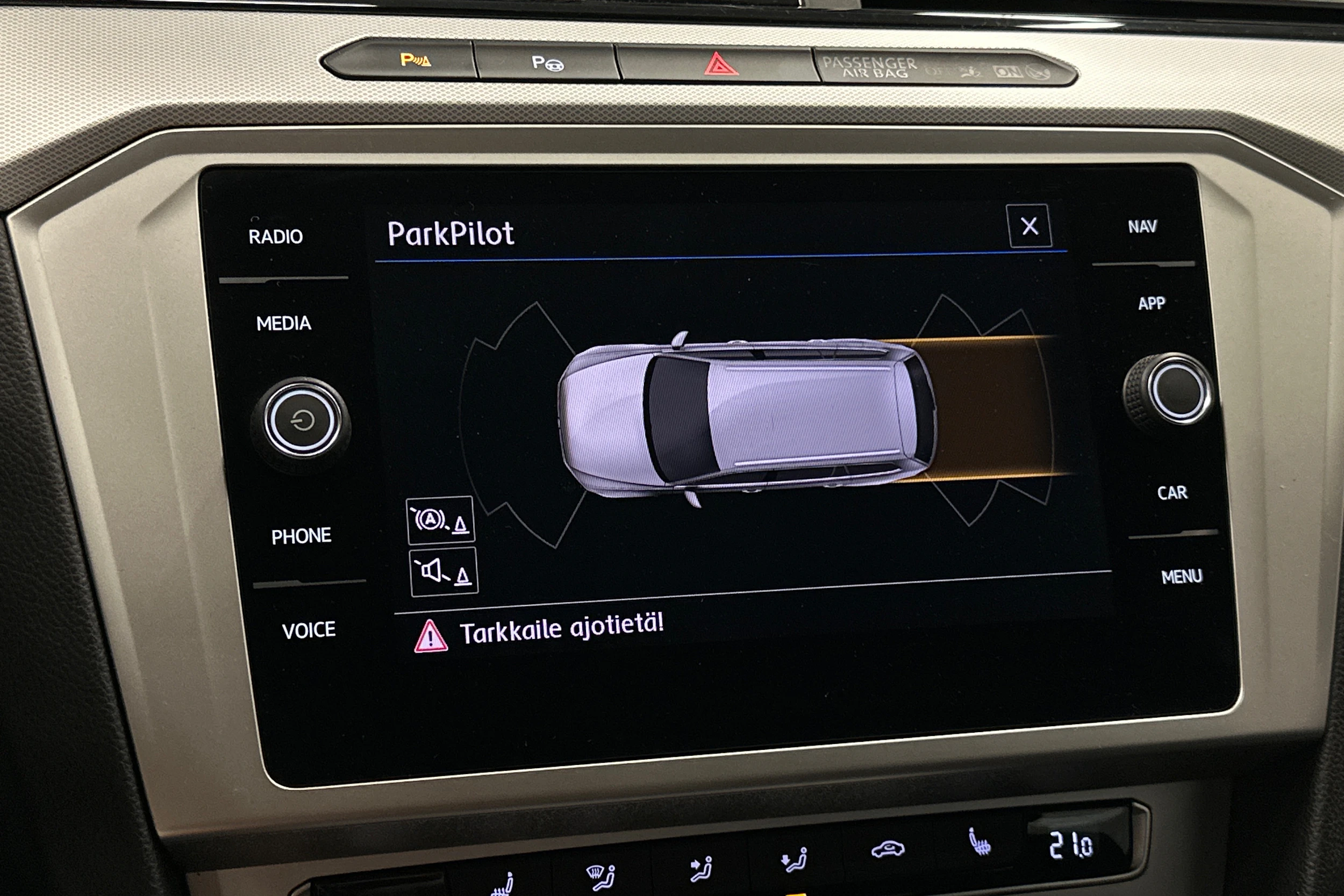 harmaa Volkswagen Passat 2019 kuva 29.
